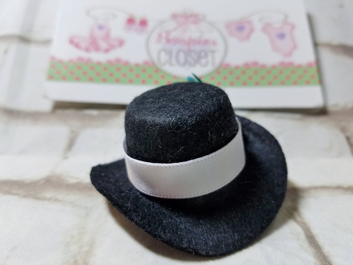 Mini Top Hat Barrette – Black Felt Hair Accessory with Feather Detail, Classic Costume Hair Clip
