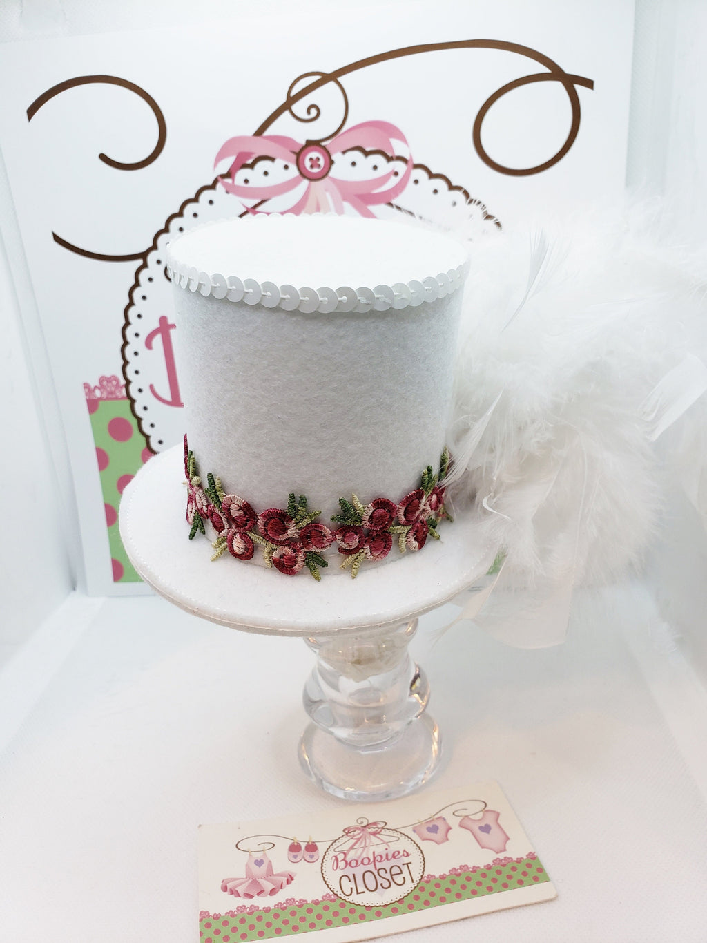White Rose Mini Top Hat – Feathered Derby Fascinator for Women, Elegant Bridal Hair Accessory