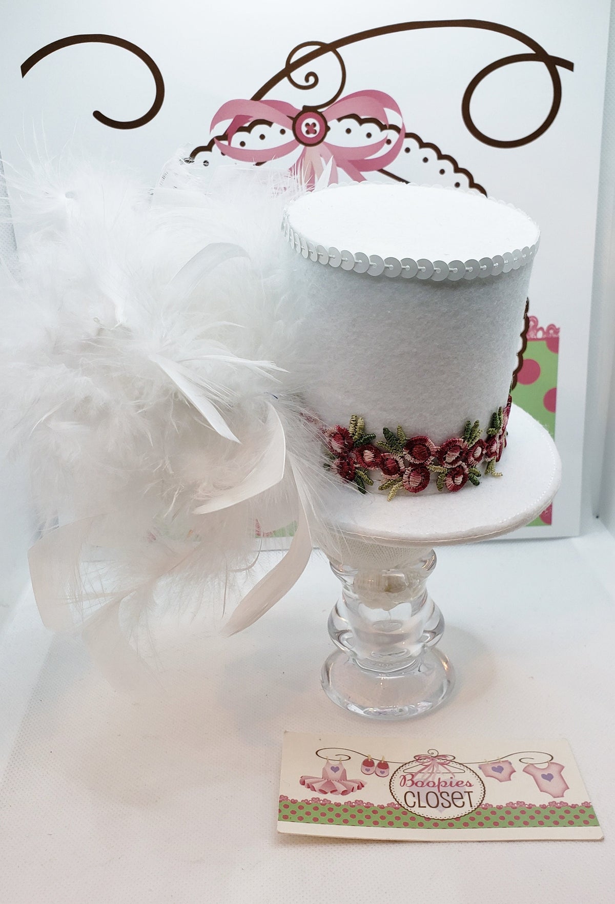 White Rose Mini Top Hat – Feathered Derby Fascinator for Women, Elegant Bridal Hair Accessory
