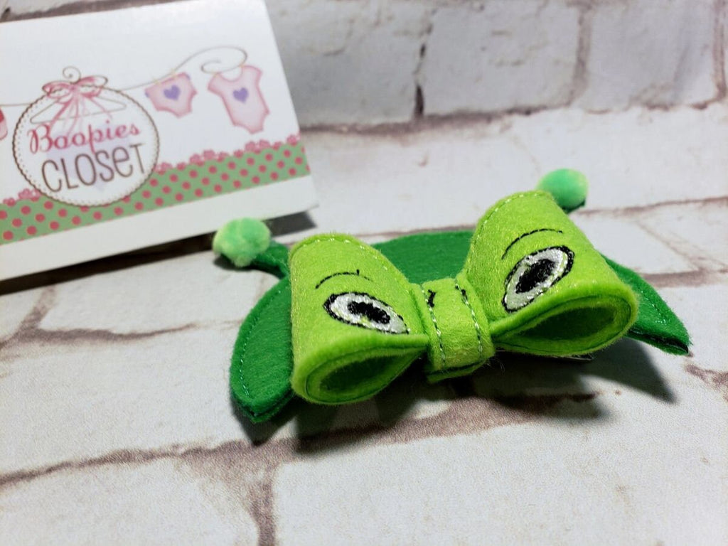 Stone Age Character 3D Felt Bow – Prehistoric Girl or Alien Hair Clip for Kids & Pets