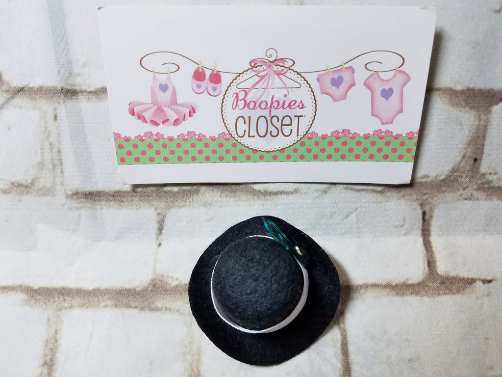 Mini Top Hat Barrette – Black Felt Hair Accessory with Feather Detail, Classic Costume Hair Clip