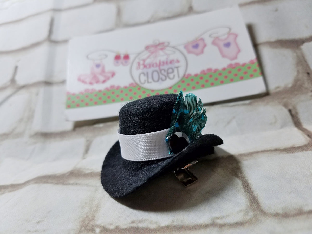 Mini Top Hat Barrette – Black Felt Hair Accessory with Feather Detail, Classic Costume Hair Clip