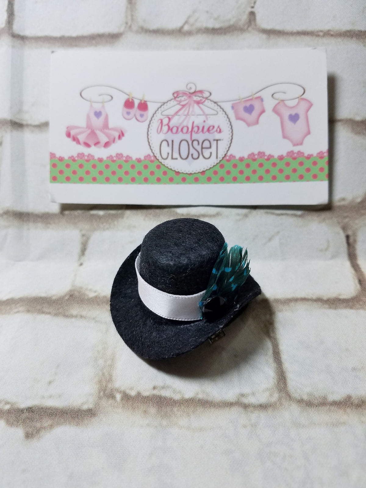 Mini Top Hat Barrette – Black Felt Hair Accessory with Feather Detail, Classic Costume Hair Clip