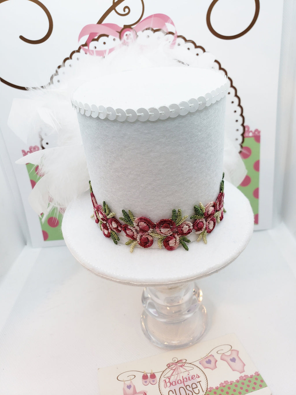 White Rose Mini Top Hat – Feathered Derby Fascinator for Women, Elegant Bridal Hair Accessory